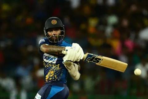 මෙණ්ඩිස් සහ සදීර පුරවා දුන් බදුන හැලෙන්නට නොදී නිසි තැනට ගෙන යාමේ වගකීම අසලංක ඉටු කරයි