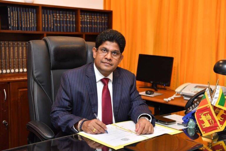 පාර්ලිමේන්තුවේ නව නියෝජ්‍ය මහලේකම්වරයා සිය ධුරයේ රාජකාරී අරඹයි.