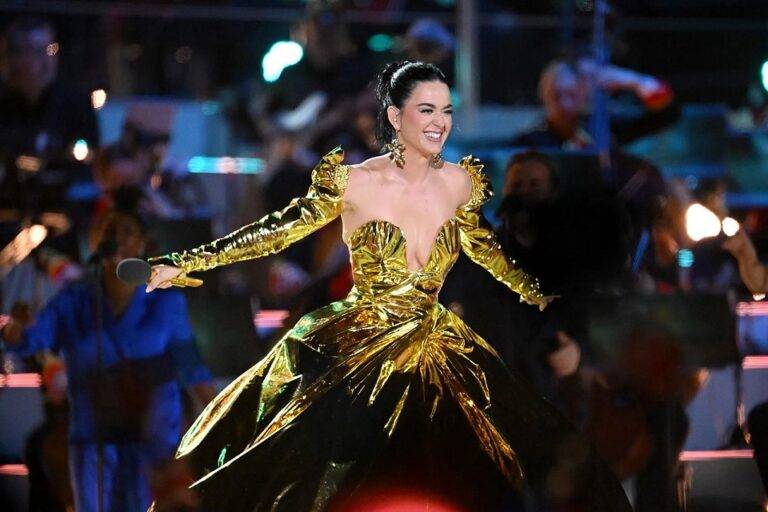 JB ගේ රෙකෝර්ඩ්ස් බිඳ දමමින් Katy Perry ගිය උඩ!