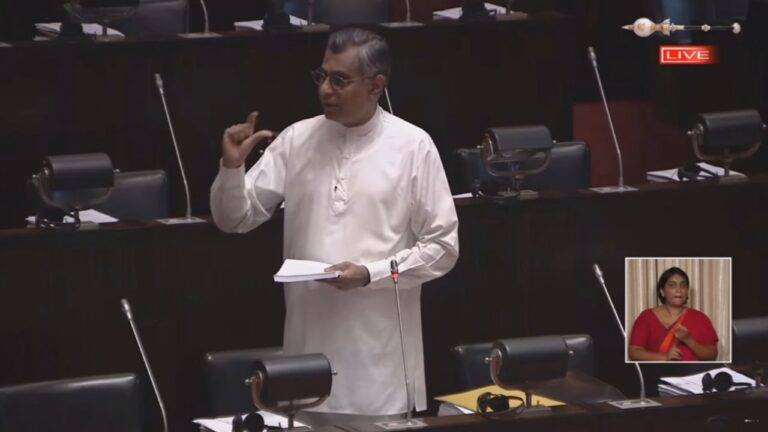 තක්කඩි රැලක් මුල් පුටුවල ඉන්නකම් කිසිවකට සාධාරණයක් ඉටුවෙන්නේ නැහැ!