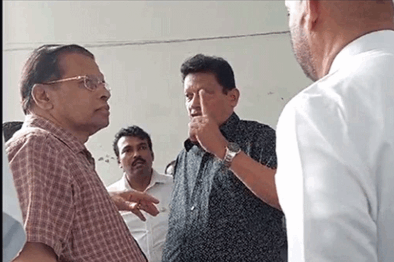 ශ්‍රීලනිප මධ්‍යම කාරක සභා රැස්වීම උණුසුම්. මෛත්‍රීට එළිපිටම විරෝධය !