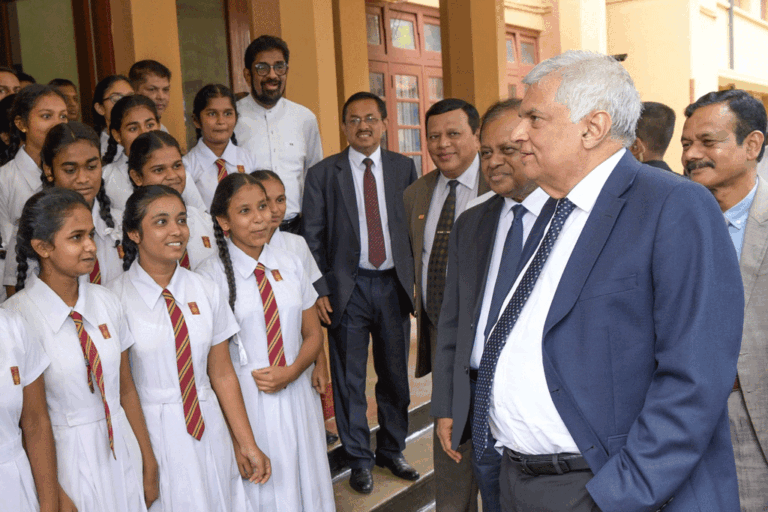 තෝරාගත් පාසල් 100ක ‘ප්‍රාග්ධන වෙළෙඳපොළ සංගම්’ පිහිටුවීමේ වැඩසටහන ජනපති ප්‍රධානත්වයෙන් ඇරඹේ