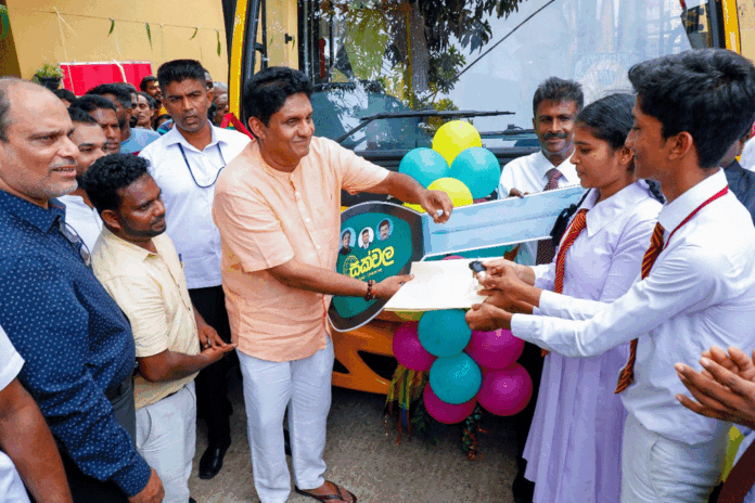 sajith-akkaraipattu-bus