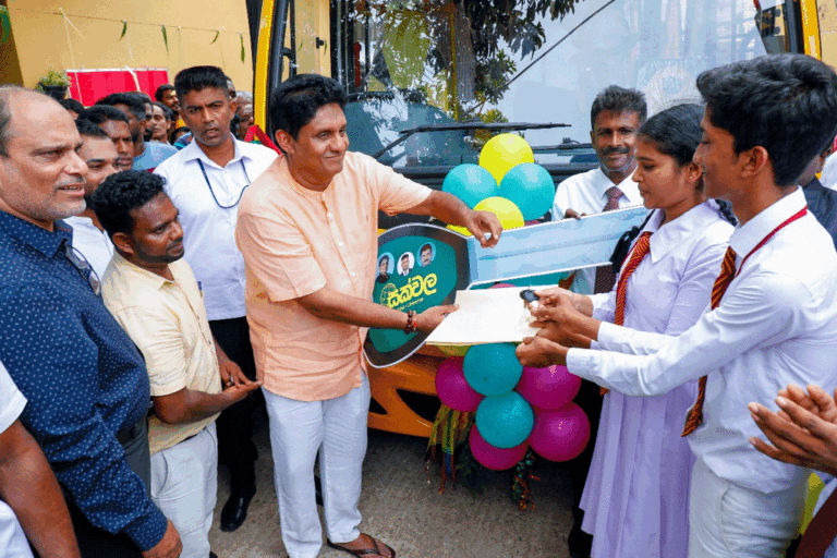 සජිත්ගේ “සක්වල” වැඩසටහනෙන් 79 වැනි බස් රථය අක්කරේපත්තුව ශ්‍රී රාම ක්‍රිෂ්ණන් විද්‍යාලයට