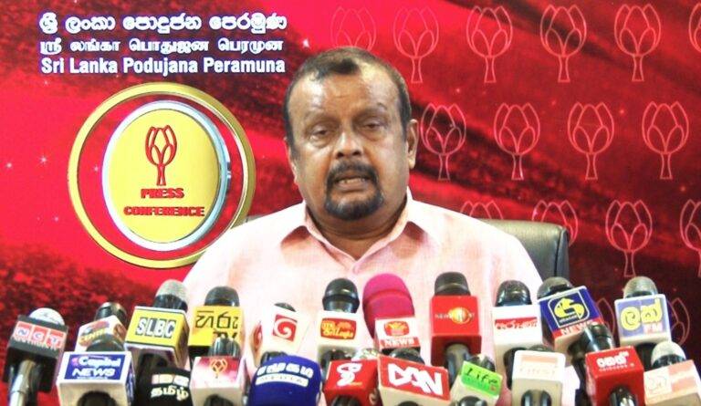 ගෝඨාභය තනතුර දමා පලා ගියා – එස්. එම්. චන්ද්‍රසේන