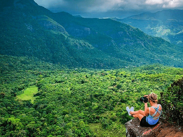 සංචාරක පැමිණිම සුබයි!