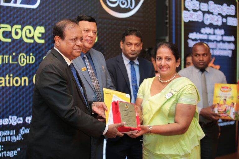 රට හැර යන බුද්ධිමතුන් බුද්ධි ඌනතා සහිත අය – සුසිල් ප්‍රේමජයන්ත