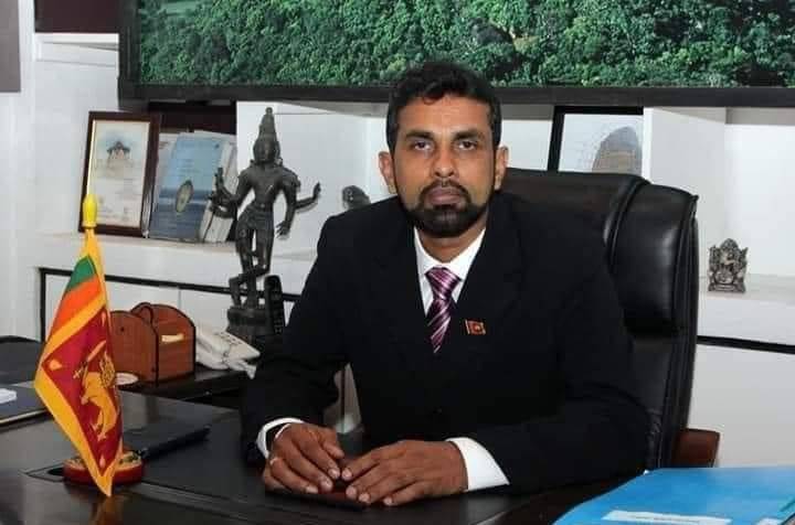 පුරාවිද්‍යාවේ වැඩ බලන අධ්‍යක්ෂ මහාචාර්ය ගාමිණී රණසිංහ!