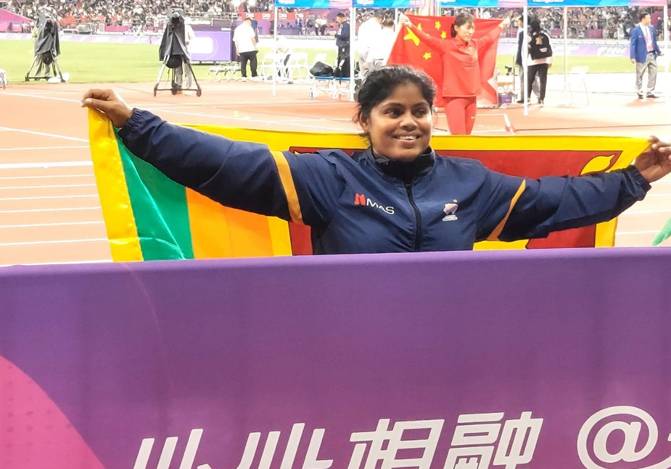 රන් කරගන්න තිබුණ නදීශාගේ රිදී එල්ලය
