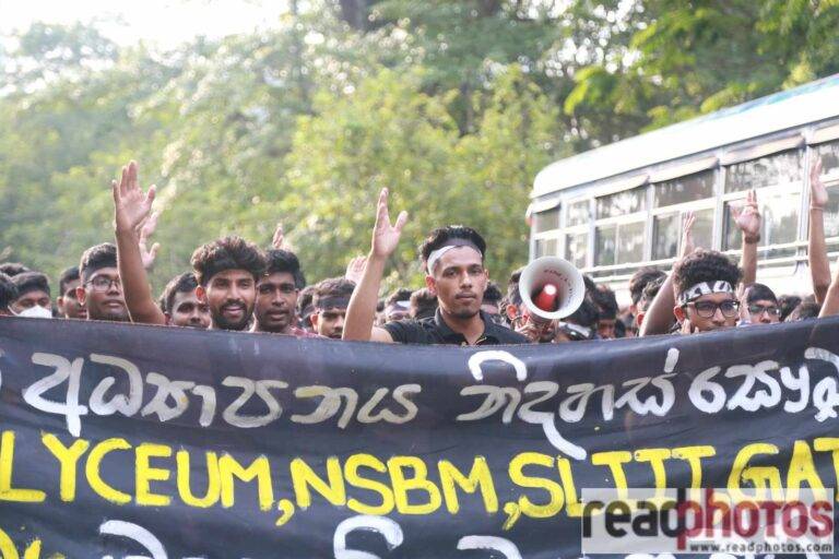“නිදහස් අධ්‍යාපනය, නිදහස් සෞඛ්‍ය වනසන වෙද උපාධිකඩ ගෙන යන ආණ්ඩුවේ කුමන්ත්‍රණය පරදවමු!”යන්නෙන් උද්ඝෝෂණ ව්‍යාපාරයක්!
