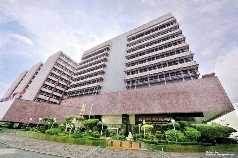 මහ බැංකුව මුල්‍ය සමාගම් හතරකට රුපියල් මිලියන 1.7ක දඩයක් පනවයි!