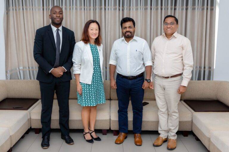 ජුලී චන්ග් හමුවූ අනුර දිසානායක