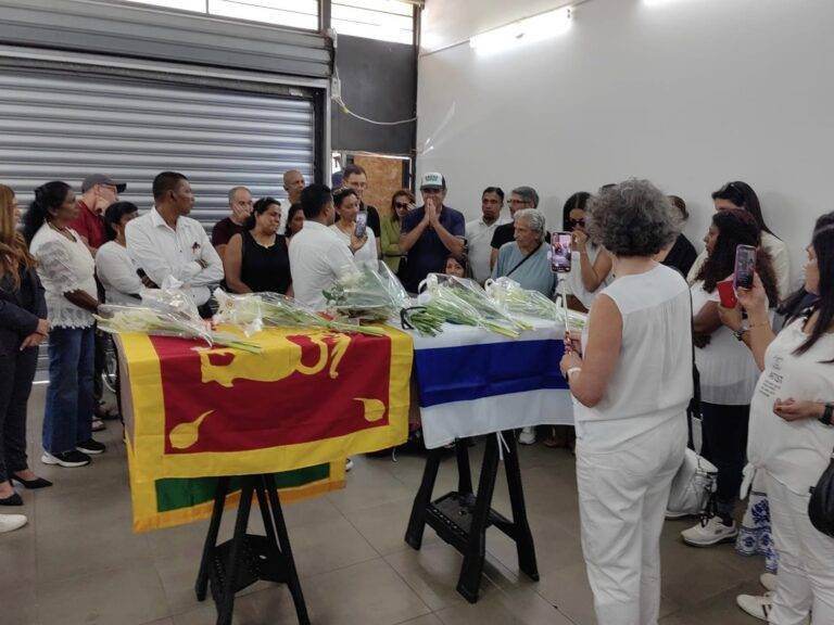 අනුලාට අවසන් ගෞරව!