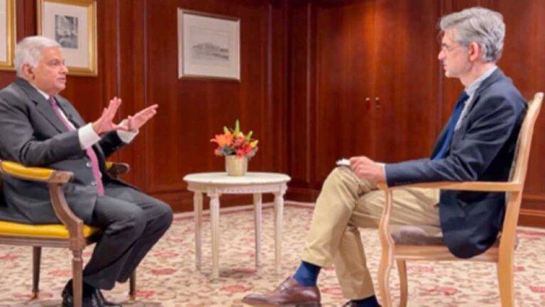 අවරදිග ආවර්ජනා: ලෝකෙට ලොක්කා මං තමයි ගම දුනියාවේ හෙවත් වික්‍රමසිංහ ලෝකය ජයගැනීම!