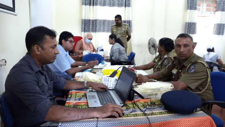 පොලිස් නිල සුනඛ කොට්ඨාශයට වසර 75ක් පිරීම නිමිත්තෙන් ලේ දන්දීමක්.