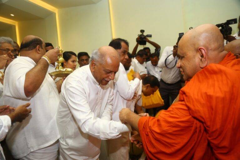 පොදුජන පෙරමුණේ හත් වැනි සංවත්සරයට හිටපු ජනපතිවරු සහ අගමැතිත් යයි!