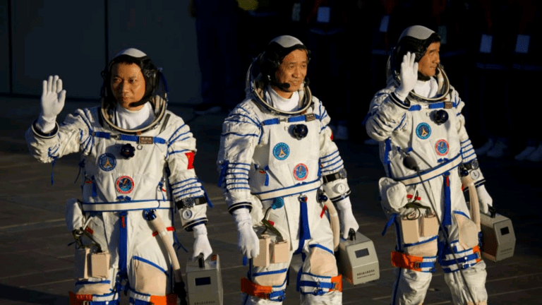 චීනයේ ලාබාලතම ගගනගාමීන් Shenzhou-17 සමඟින් අභ්‍යවකාශයට !