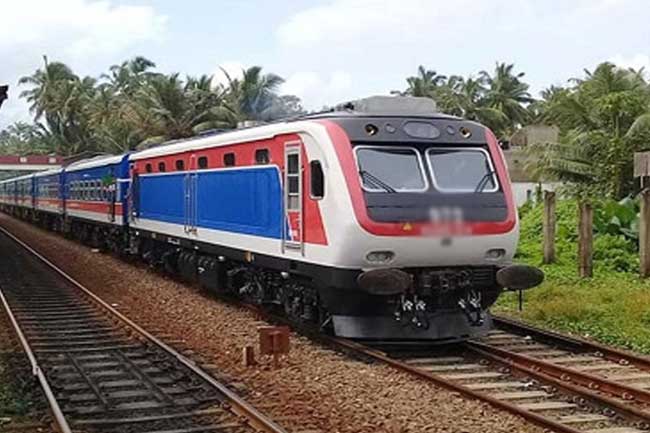 සියලුම මාර්ග වල දුම්රිය ප්‍රමාදයක්!
