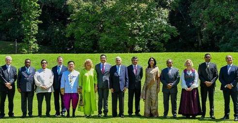 නව විදෙස් තානාපතිවරු දස දෙනෙකු ජනාධිපති රනිල් වික්‍රමසිංහ මහතා වෙත අක්ත පත්‍ර භාර දෙයි!