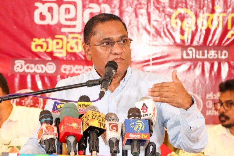 කෝච්චිය පරක්කු වුණාම ස්ටේෂන් මාස්ටර්ටයි ගුටි කන්න වෙන්නේ, ඇත්ත හේතුව රටට කියන්න – විජිත හේරත්