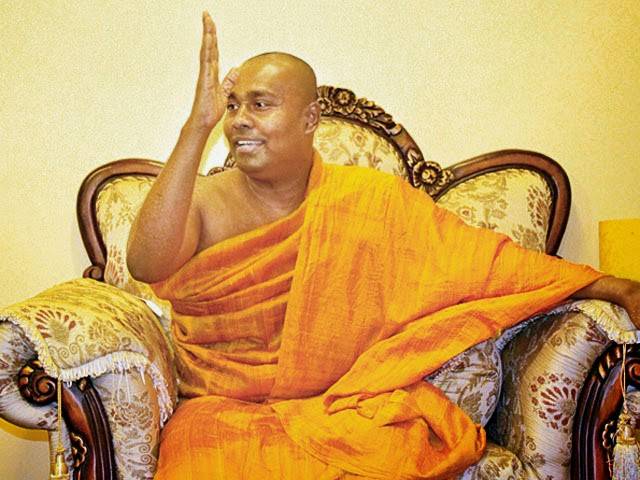 ත්‍රිපිටක ධර්මයත් බුද්ධ චරිතයත් විකෘති කලා යැයි, පිටිදූවේ සිරිධම්ම හිමිට මල්වතු පාර්ශ්වයෙන් අවවාද!