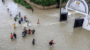 කෙන්යාවේ ගංවතුරින් පවුල් 20,000 ක් අවතැන් , 10 දෙනෙකු මියගිහින්!