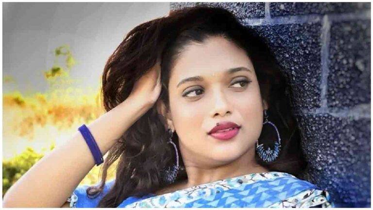තෙළිඟු නිළියක් වන රේඛා බෝජ්ගේ අමුතු කථාව!