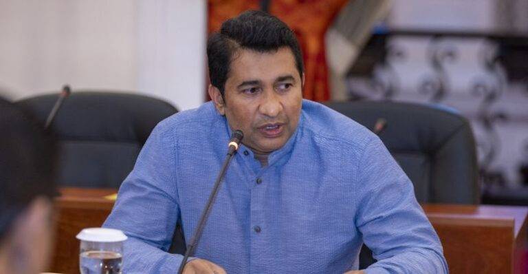ජනාධිපති ලේකම් කාර්යාලයෙන් මම නම් වතුර එකක්වත් බොන්නේ නැහැ.වස දායිද දන්නේ නැහැ – ක්‍රීඩා ඇමති