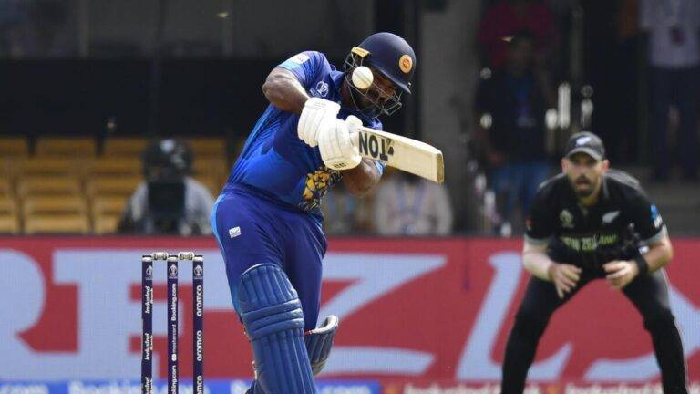 අනුන්ගෙ පහනෙන් එළිය හොයන්න බලාගෙන ඉන්න ක්‍රිකට් කණ්ඩායම්