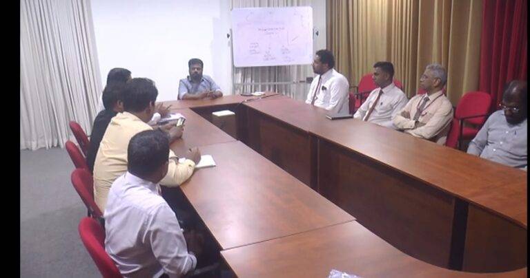 ආණ්ඩුවෙන් උත්තර නැති බදු ප්‍රශ්නය ගැන කියන්න වෘත්තීයවේදීන් NPP නායක අනුර හමුවෙයි!