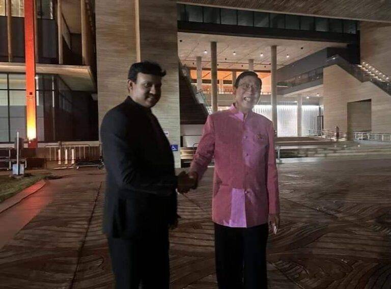 තායිලන්ත පාර්ලිමේන්තු Loy Krathong උත්සවයට එක්වූ සෙන්තිල් තොණ්ඩමාන්!