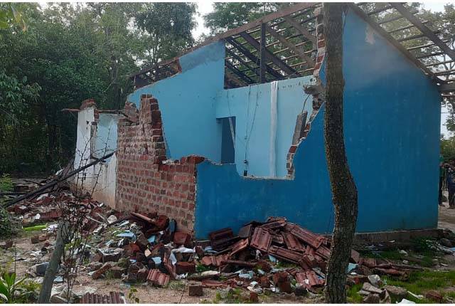 දහදුක් විඳලා ගෙවල් හැදුවේ! අලි ඇවිත් එක රැයින් කඩනවා,, මහවැලියේ කඳුළු කතා!