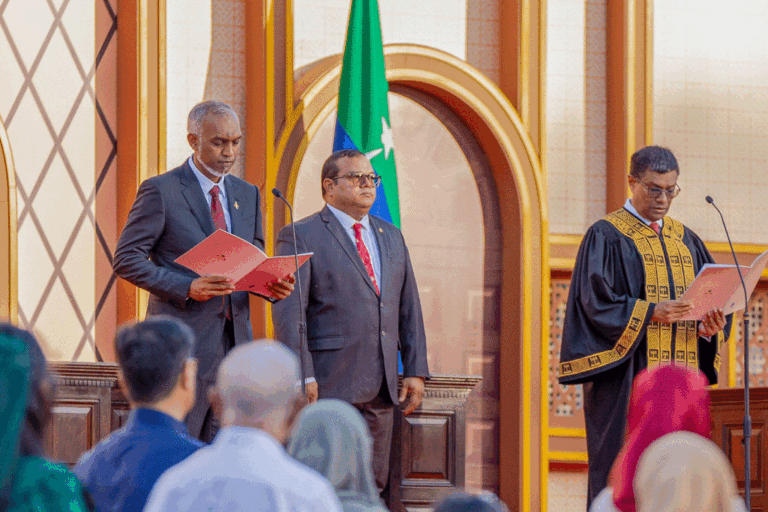 මාලදිවයිනේ නව ජනපතිගේ දිවුරුම් දීමේ උත්සවයට ජනපති රනිල් සහභාගී වෙයි (Photos)