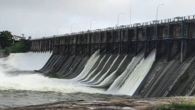 රාජාංගනයේ වාන් දොරටු 08 ක් හා අංගමුවේ වාන් දොරටු 02 ක් ඇරේ!