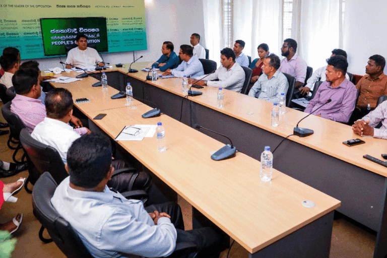 විශ්වවිද්‍යාල වෘත්තීය සමිති ඒකාබද්ධ කමිටුව සහ විපක්ෂ නායක සජිත් අතර සාකච්ඡාවක්