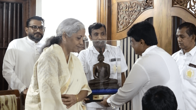 ඉන්දීය මුදල් අමාත්‍යවරිය මහනුවර සංචාරයක