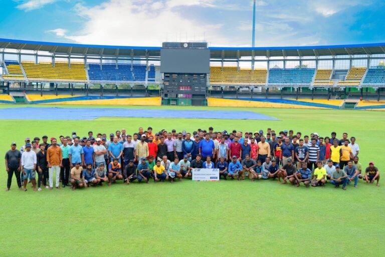 තණතිලිවලට වැටෙන දහදිය කඳුළුවලට ලැබුණ මිල සමඟ ඇති කළ හිල් වලින් එබී බලමු
