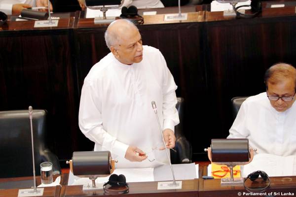 විපක්ෂ නායක ස්ථාවර නියෝග අවභාවිතා කරනවා -අගමැති දිනේෂ්ගෙන් චෝදනා