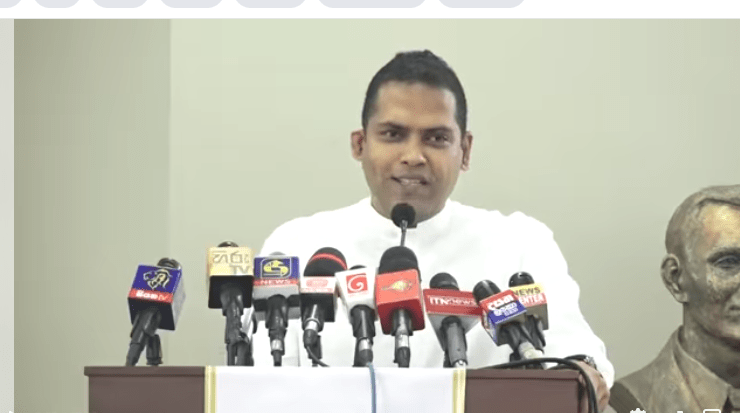 ආතල් එකේ හිටපු හරීන්, බෙල්ලෙ ගලක් ගැට ගසා දියේ එබූ ක්‍රීඩා ඇමතිකම