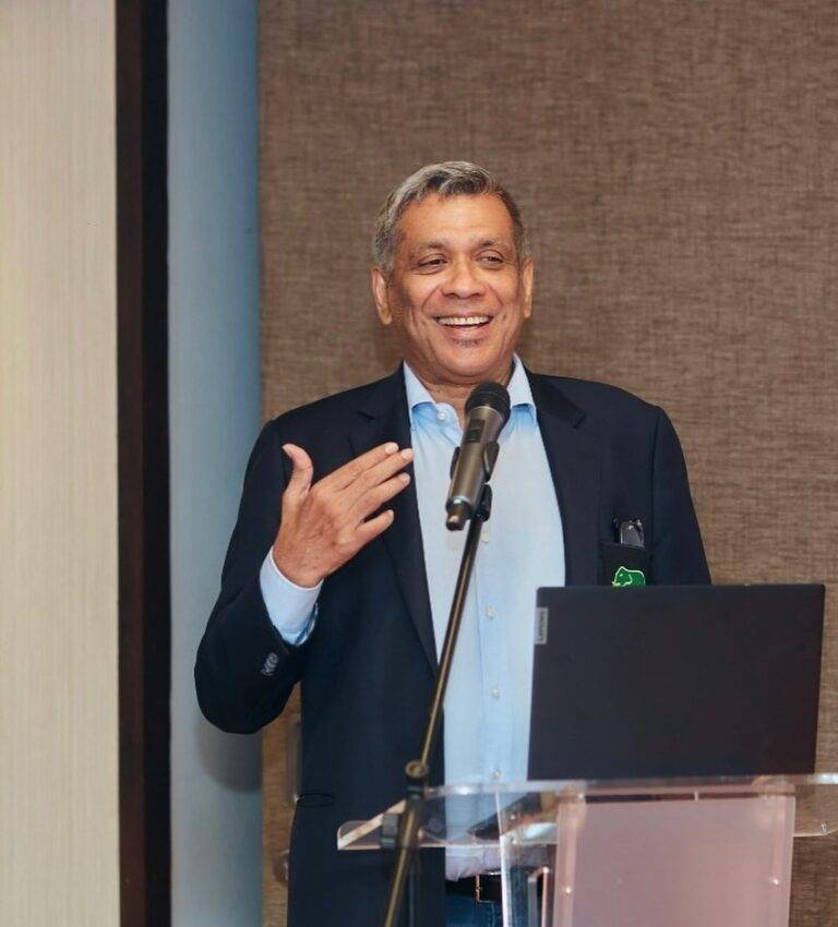 හිටපු ඇමති රොෂාන්ට එරෙහිව හිටපු රගර් සභාපතිගෙන් දරුණු විවේචනයක්!