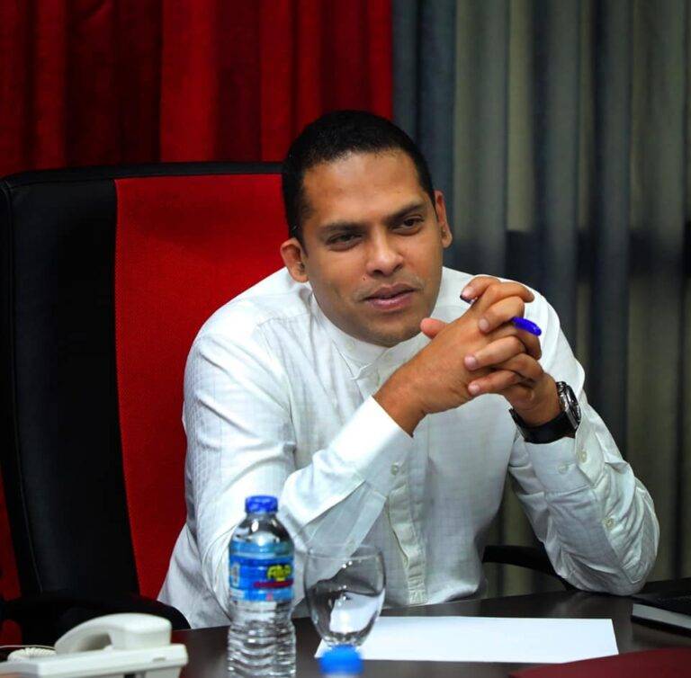 ක්‍රීඩා සංගම් දේශපාලකයන්ට ලියන්නෙ නැහැ ඔවුන් ලියන්නේ මව් සංගමයට – හරීන් ප්‍රනාන්දු