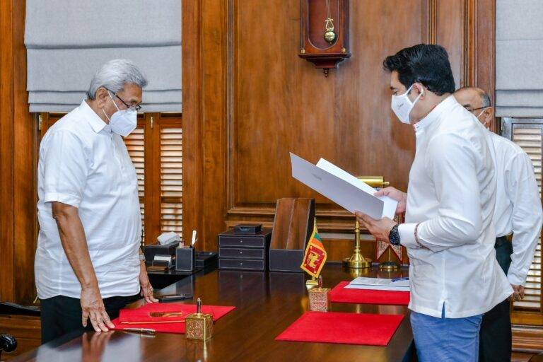 රොෂාන් තවමත් නියෝජනය කරන්නේ ගෝඨාභයට දුන් ජනවරම ද?