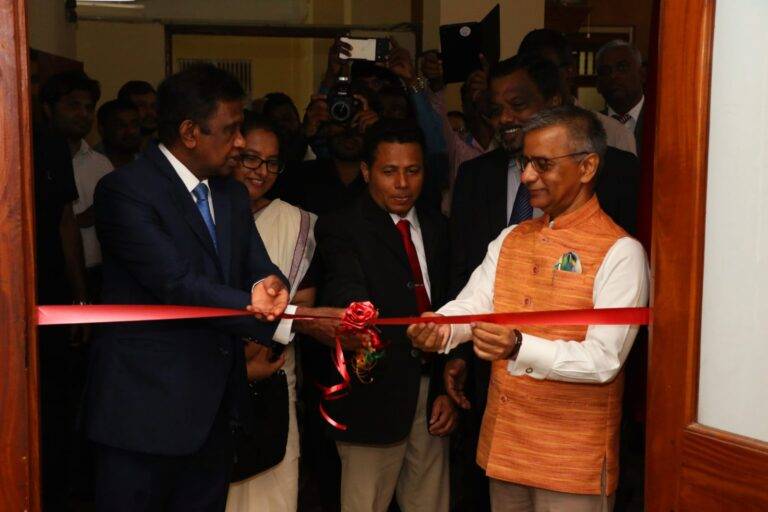 පේරාදෙණිය විශ්ව විද්‍යාලීය ඉන්දීය තොරතුරු මධ්‍යස්ථානය විවෘත කිරීම ඉන්දීය මහ කොමසාරිස්වරයාගේ ප්‍රධානත්වයෙන්