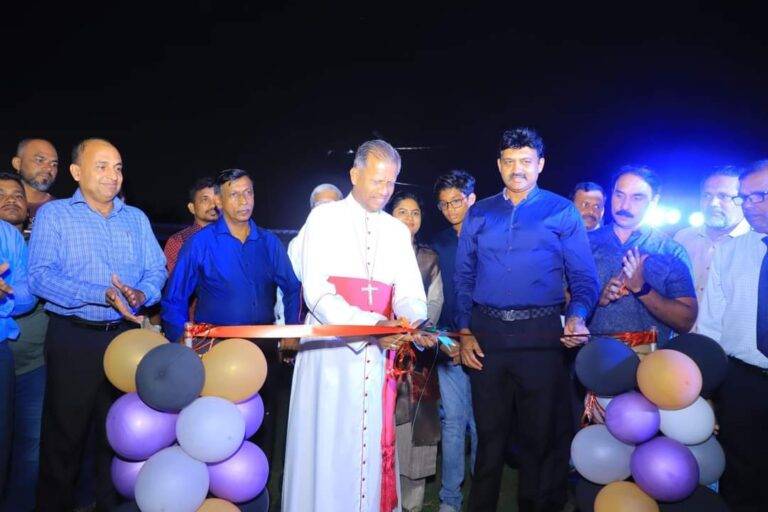 උසම නත්තල් ගස සෙන්තිල් තොණ්ඩමන් අතින් විවෘත වෙයි!
