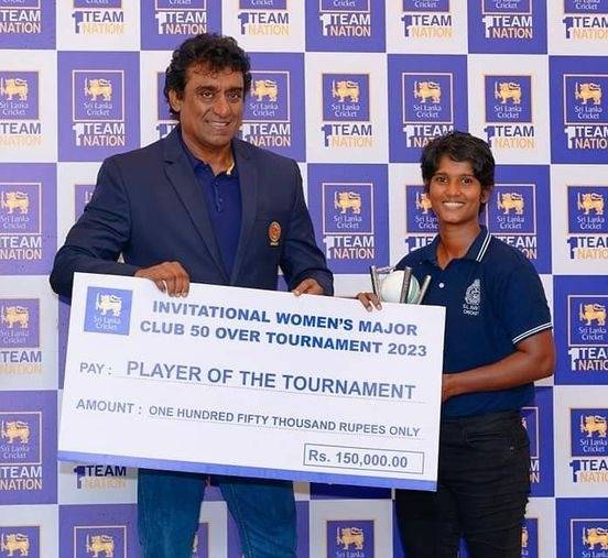 නැවියන් වැස්සට ගසාගෙන ගිය තරගාවලියේ වීරවරිය හෙල්ලෙන් පිත්තට මාරු වුණ හංසිමා