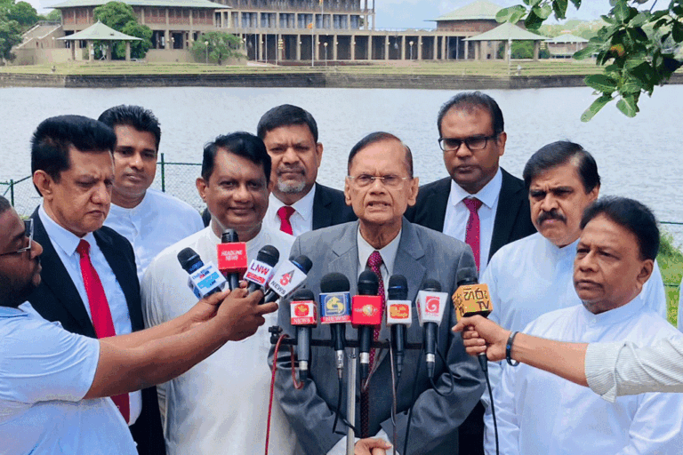 නිදහසේ බෙදීමක්. ඩලස් තනිකර 10ක් සජබ සන්ධානයට