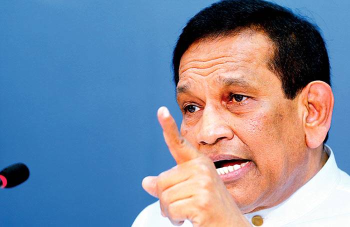 ”සෞඛ්‍ය පද්ධතිය ඛේදවාචකයක් කළේ කෙහෙළිය” – කෙහෙළියගේ පිරුවට රාජිත ගලවා දමයි!