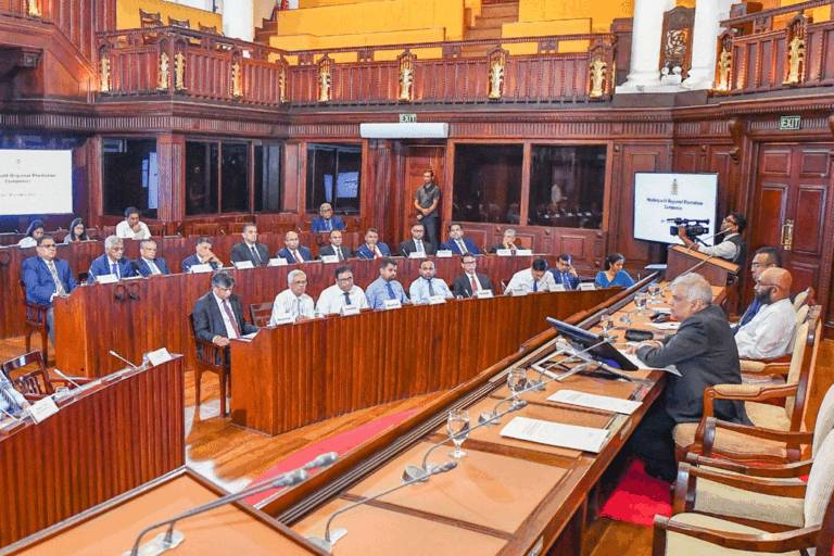 වතු කම්කරුවන් ඉල්ලා සිටින අවම වැටුප ගැන ජනපති සහ වැවිලි සමාගම් ප්‍රධානීන් අතර සාකච්ඡාවක්