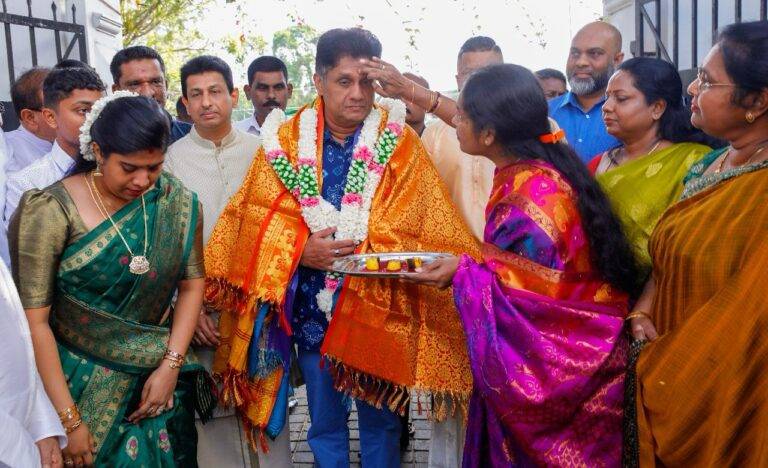 විපක්ෂ නායක කාර්යාලයේ පැවති තෛපොංගල් සමරුම!(PHOTOS)