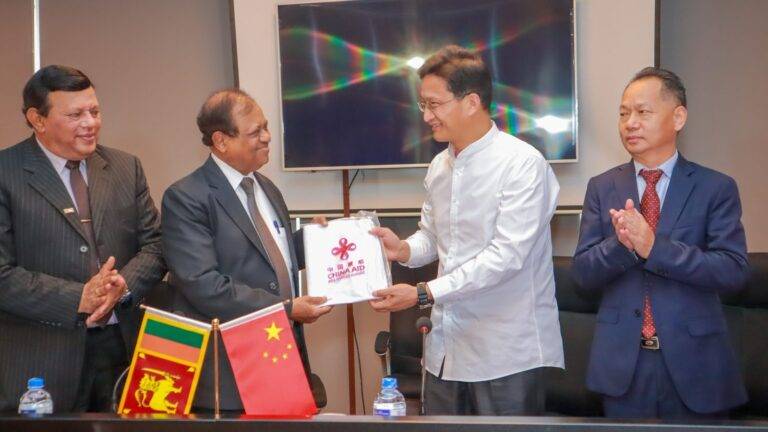 පෙබරවාරි මස 19 දිනට පෙර පිරිවෙන් හා පාසල් සිසුන්ට අවශ්‍ය නිල ඇඳුම්